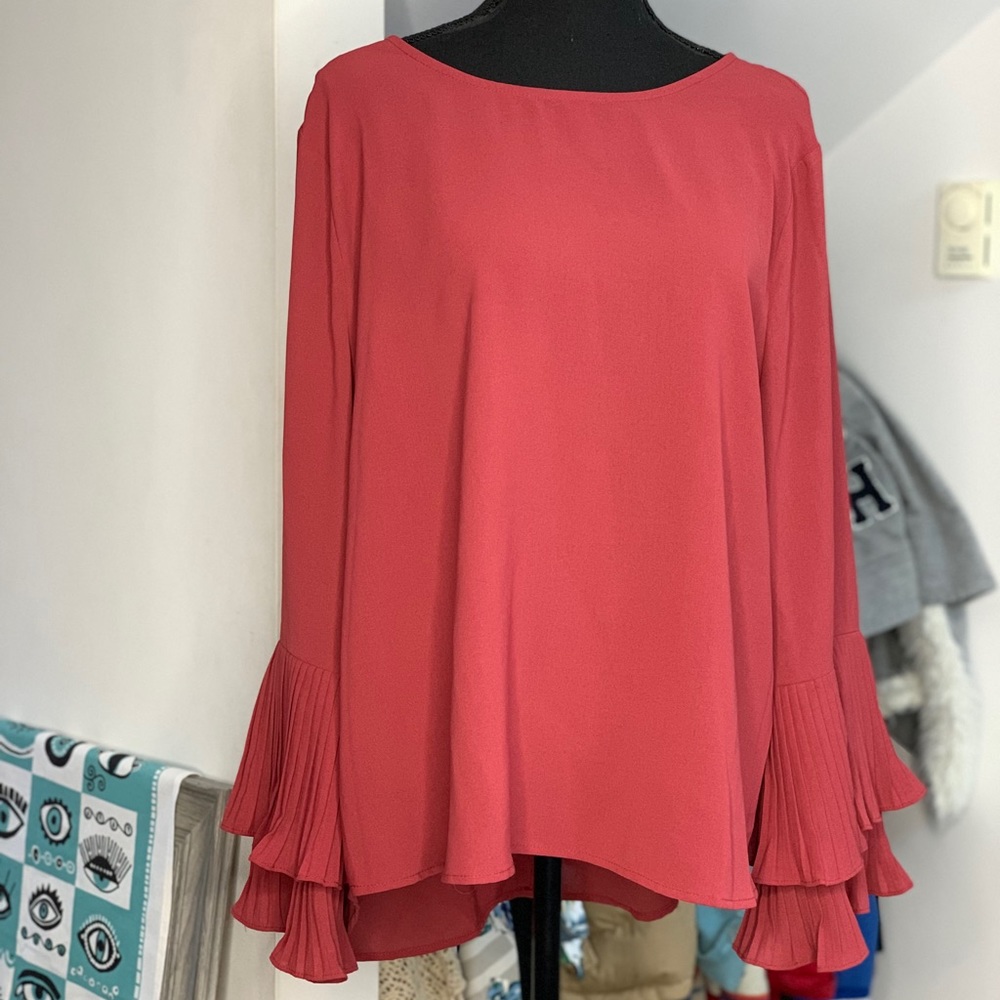 Pretty top by pink Lady- large